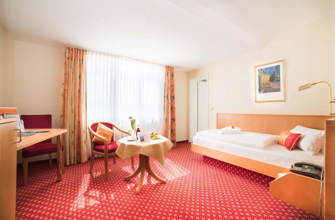 Strandhotel Loechnerhaus ไรเชอเนา ภายนอก รูปภาพ